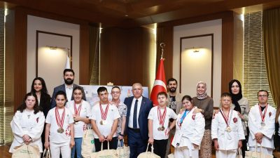 Onikişubat Belediye Başkanı Hanefi Mahçiçek, Hamidiye Bekir Topçuoğlu Özel Eğitim