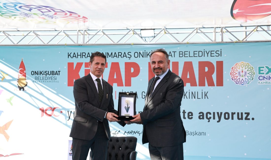 TUFAN GÜNDÜZ’DEN EXPO 2023 KİTAP FUARI’NDA TARİH DOLU MÜKEMMEL SÖYLEŞİ Söyleşi, imza günleri ve etkinliklerle hız kesmeden devam eden EXPO
