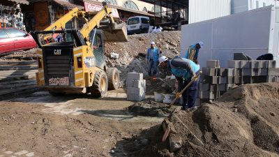 Dulkadiroğlu Belediyesi Fen İşleri Müdürlüğü ekipleri, asrın felaketinde zarar gören