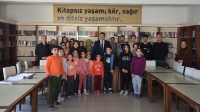 Büyükşehir Belediyesinin şehrin usta kalemlerinin katılımıyla aylık olarak düzenlediği Kütüphane