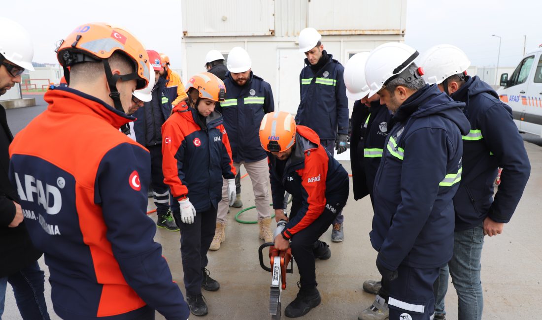 AKEDAŞ Elektrik Dağıtım A.Ş. bünyesinde çalışan 100 gönüllü personel, AFAD