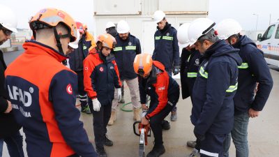 AKEDAŞ Elektrik Dağıtım A.Ş. bünyesinde çalışan 100 gönüllü personel, AFAD