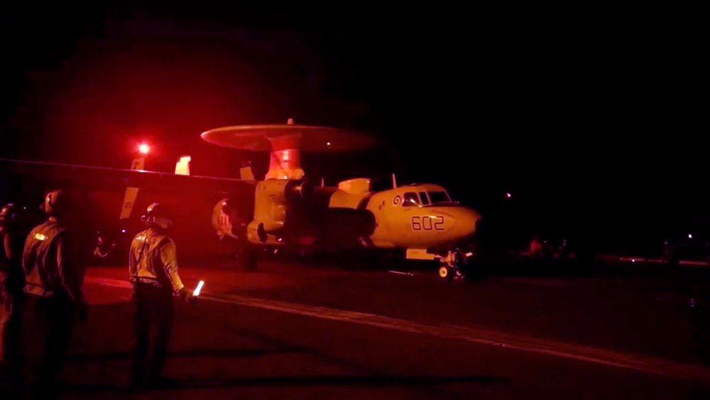 ABD ve İngiltere Yemen'i vurdu: Husiler 'gemiler hedefimizde' dedi