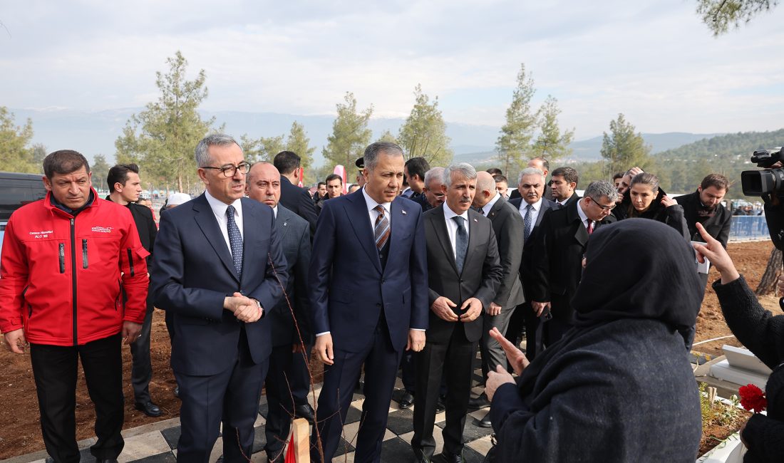 Bakan Yerlikaya, “Kahramanmaraş’ta 9 Bin 289 Konutun Kurası Çekilecek” Asrın felaketinin yıl dönümü dolayısıyla şehre gelen İçişleri Bakanı Ali