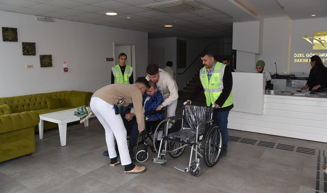 Dulkadiroğlu’ndan İhtiyaç Sahibi Vatandaşa Tekerlekli Sandalye Dulkadiroğlu Belediyesi, Sosyal İşler Müdürlüğü ekipleri, özel bakım evinde tedavi