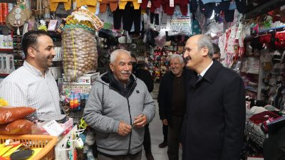Seçim çalışmaları kapsamında Hacı Murat Caddesi’nde bulunan esnafları ziyaret eden