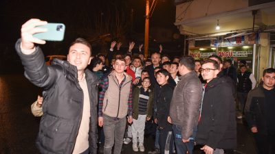 Dulkadiroğlu Belediye Başkanı Necati Okay, Şeyhşamil mahallesinde gençlerle bir araya