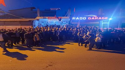 Seçim bürosunu açarak azalarıyla birlikte tanıtım gerçekleştiren Muhtar adayı Akcan,