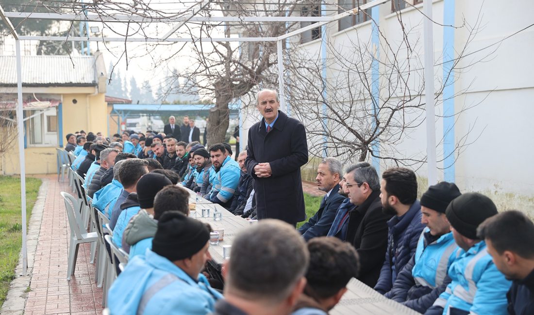 Başkan Okay, Belediye Çalışanlarıyla Bir Araya Geldi Dulkadiroğlu Belediye Başkanı Necati Okay, belediye çalışanlarıyla bir araya gelerek,