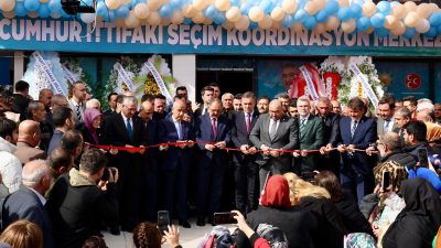 Depremin merkez üssü Pazarcık’ta AK Parti’nin seçim ofisi açılışına katılan