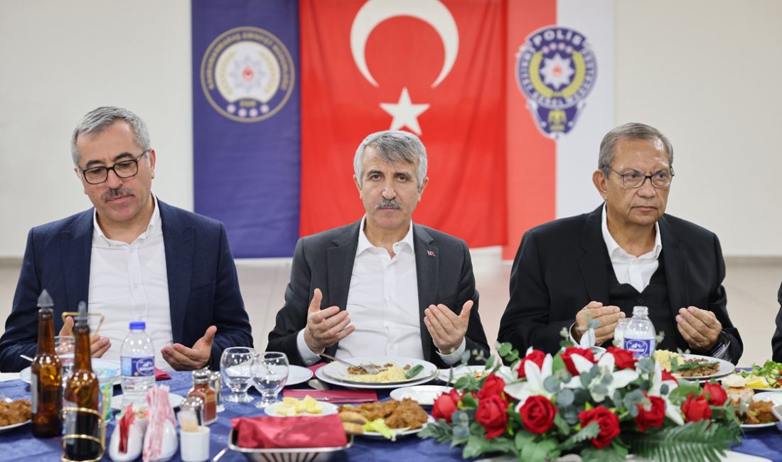 Başkan Güngör, İftarda Emniyet Mensuplarıyla Bir Araya Geldi İl Emniyet Müdürlüğü tarafından düzenlenen iftar programında emniyet mensuplarıyla bir