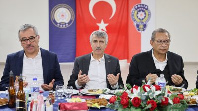 İl Emniyet Müdürlüğü tarafından düzenlenen iftar programında emniyet mensuplarıyla bir