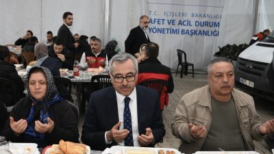 Büyükşehir Belediye Başkanı Hayrettin Güngör, Nef Galatasaray Konteyner Kent’te vatandaşlarla