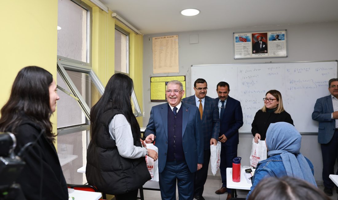 7. Kahramanmaraş Bilgi İle Buluşuyor Projesi’nde Sınav Heyecanı Yaşanacak Onikişubat Belediyesi’nin ‘Okumadığın Gün Karanlıktasın’ sloganıyla hayata geçirdiği ve Milli