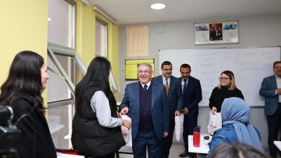 Onikişubat Belediyesi’nin ‘Okumadığın Gün Karanlıktasın’ sloganıyla hayata geçirdiği ve Milli