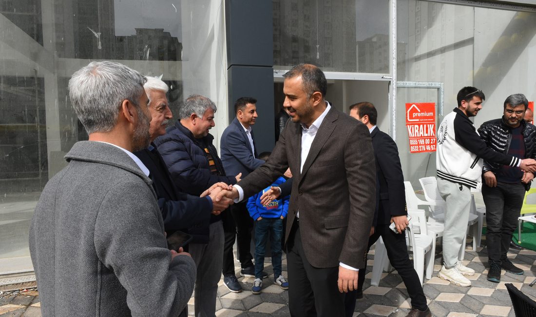 Kuzey Çevre Yolu’nda esnaf ve vatandaşlarla bir araya gelen Başkan