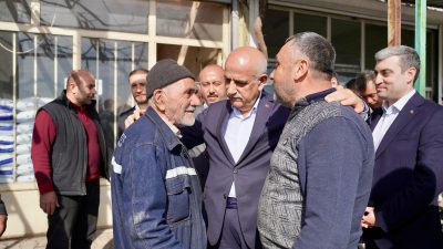 Köy Garajı esnafını ziyarete giden Kirişçi, esnaflara hayırlı işler dileyerek