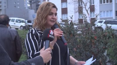 Tekerek Mahallesi muhtar adayı Derya Deniz Türkmen, mahalle sakinleriyle bir