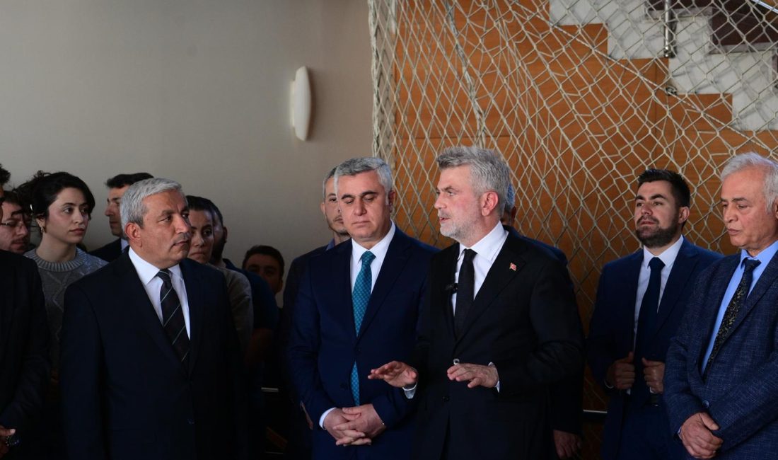 Başkan Görgel: “Kahraman Şehrimiz İçin Aşkla Çalışacağız” Büyükşehir Belediye Başkanı Fırat Görgel, personellere gönderdiği mesajda; “Büyükşehir Belediyesi