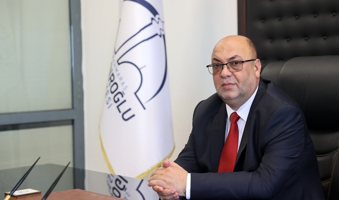Başkan Akpınar’dan Çalışanlara Bayram Hediyesi Dulkadiroğlu Belediye Başkanı Mehmet Akpınar, Ramazan Bayramı öncesinde çalışan maaşlarının