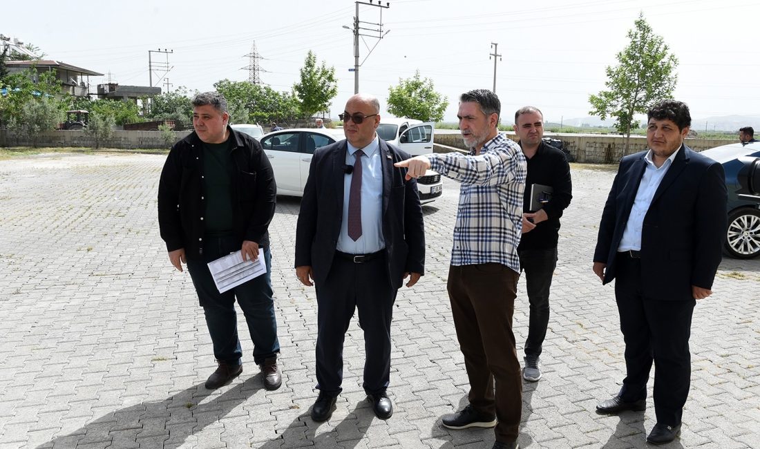 Dulkadiroğlu Belediye Başkanı Mehmet Akpınar, ilçesinde devam eden çalışmaları yerinde