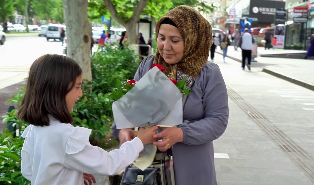 Büyükşehir’in Anneler Günü Sürprizi Yürekleri Isıttı Büyükşehir Belediyesinin Anneler Günü videosu büyük beğeni topladı. Sosyal medyada