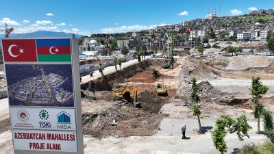 Azerbaycan Başbakanı Ali Asadov ile Azerbaycan Mahallesi’nde yürütülen çalışmaları yerinde