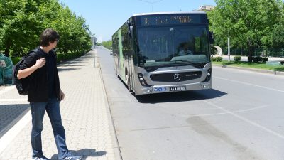 Büyükşehir Belediyesi, hibrit otobüsleri seferlerini aralıksız sürdürüyor. Son teknolojiyle donatılmış,