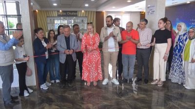 Boğaziçi Beyza Okulları'nda Mukaddes Esenceli tarafından hazırlanan resim sergisi; öğrenci,
