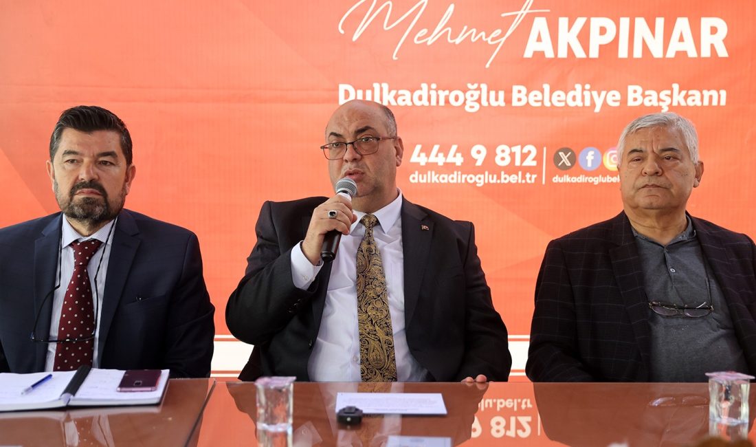 Dulkadiroğlu’nun Sorunları Bu Çalıştay’da Masaya Yatırıldı Dulkadiroğlu Belediye Başkanı Mehmet Akpınar, 105 mahalle muhtarının katılımıyla Dulkadiroğlu’na