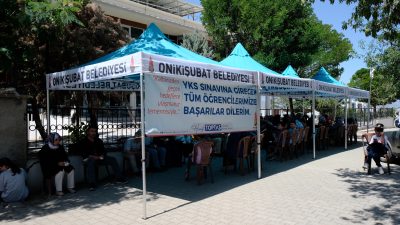 Kahramanmaraş’ın Onikişubat ilçesinde binlerce öğrenci Yükseköğretim Kurumları Sınavı’nda ter dökerken,