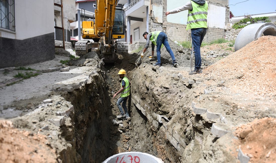 Helete’nin Altyapısı Büyükşehir’le Yenileniyor KASKİ Genel Müdürlüğü koordinesinde Çağlayancerit Helete’de yürütülen şebeke yenileme çalışmalarında