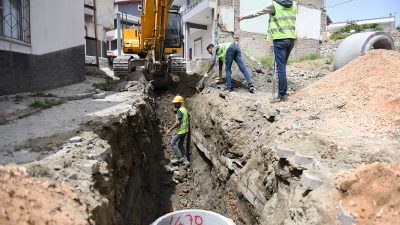KASKİ Genel Müdürlüğü koordinesinde Çağlayancerit Helete’de yürütülen şebeke yenileme çalışmalarında