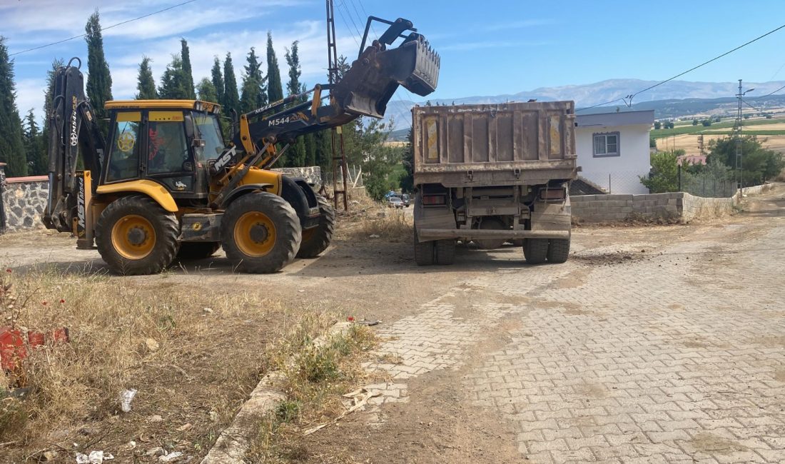 Yeniyurt Mahallesi’nde Hafriyat Temizliği Yapıldı Dulkadiroğlu Belediyesi Fen İşleri Müdürlüğü ekipleri, Yeniyurt Mahallesi'nde kapsamlı bir
