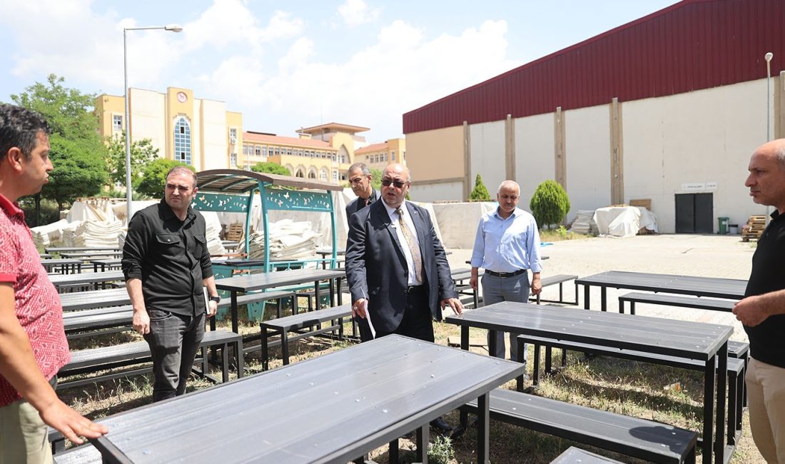 Meslek Liseliler Dulkadiroğlu İçin Üretti Dulkadiroğlu Belediye Başkanı Mehmet Akpınar, park ve bahçelerin ihtiyaç duyduğu