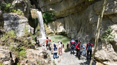Büyükşehir Belediyesinin gerçekleştirdiği Doğa Yürüyüşleri’nin yeni rotası doğal güzellikleriyle ziyaretçilerini