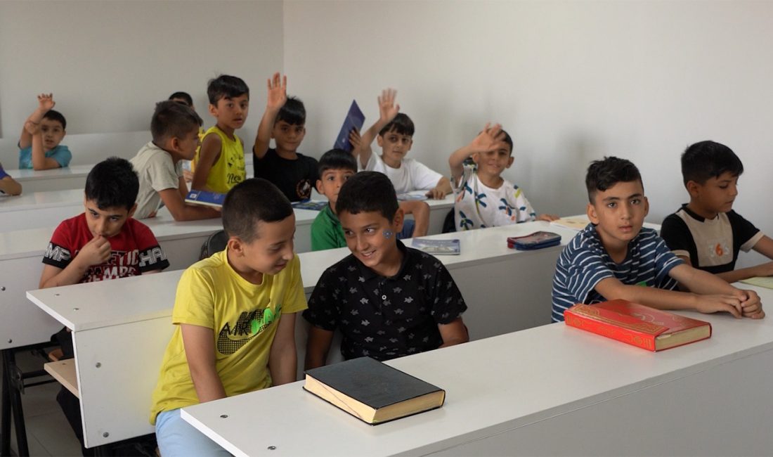 Dulkadiroğlu Gençlik Merkezi’nde Yaz Kuran Kursu Faaliyete Başladı Dulkadiroğlu Belediyesi Murat Akkurt Gençlik Merkezi’nde yaz Kuran kursu faaliyetleri