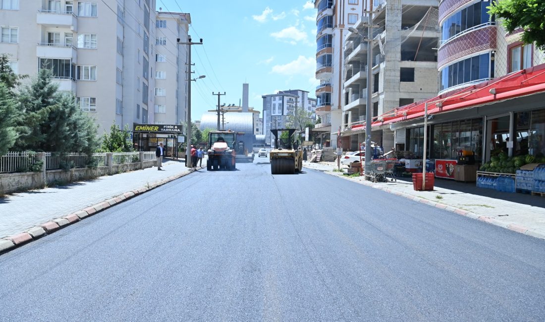 Onikişubat Belediyesi’nden Hürriyet Ve 5 Nisan’da Kapsamlı Asfalt Çalışması Yeni açılan yollar başta olmak üzere özellikle ömrünü tamamlamış kilit