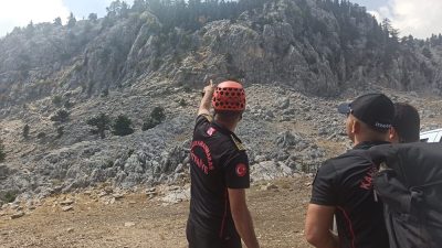 1 haftadır mahsur kalan 3 keçi Büyükşehir Belediyesi Ekiplerinin Çalışmasıyla