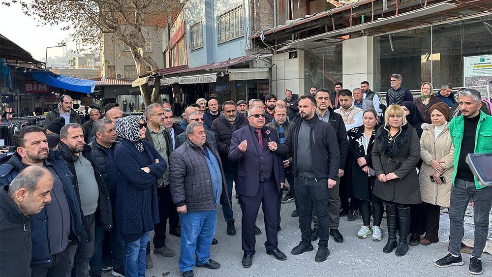 Derepazarı Esnafı Sesini Duyurmak İstiyor Kahramanmaraş Derepazarı Esnafları Derneği Başkanı Hacı Hasan Çıngıllıoğlu ve Üyeler,