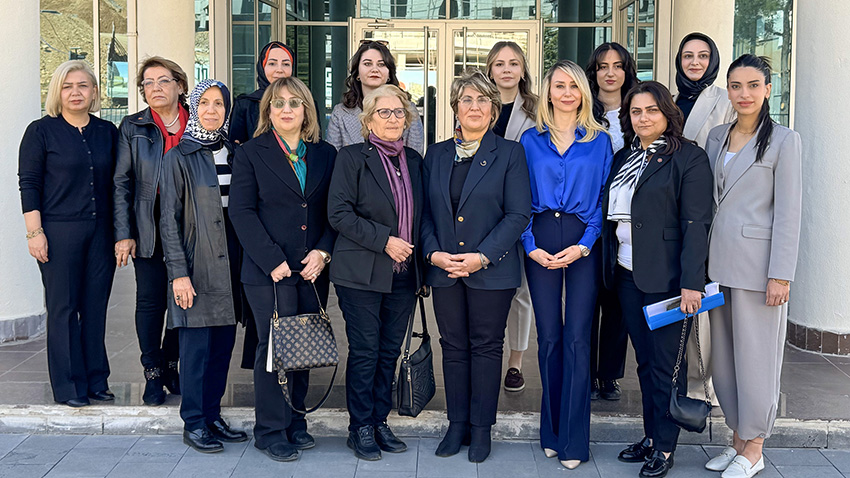 Kahramanmaraş Barosu Toplantı Salonu’nda gerçekleşen açıklamada, kadın hakları, toplumsal cinsiyet