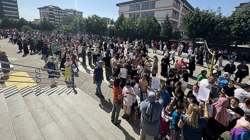Kahramanmaraş’ta eğitim alanında önemli bir yer edinen Zekeriya Tanrıverdi Kız