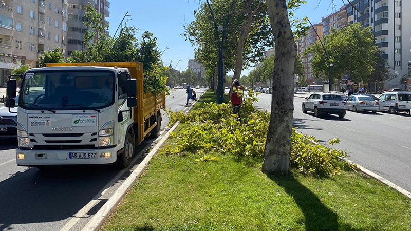 Büyükşehir Belediyesi, şehir genelinde etkili olan ve yer yer saatte