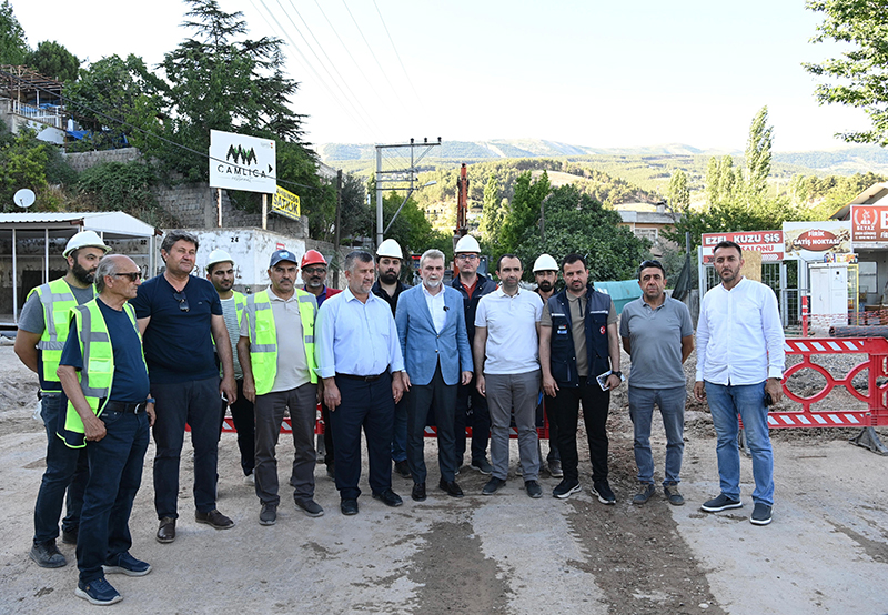 Dulkadiroğlu Pınarbaşı mevkiinde yürütülen altyapı yatırımlarını yerinde inceleyen Başkan Görgel,