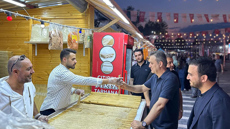 AK Parti Kahramanmaraş Milletvekili Mevlüt Kurt, Geleneksel Ağustos Fuarı’nda vatandaşlarla