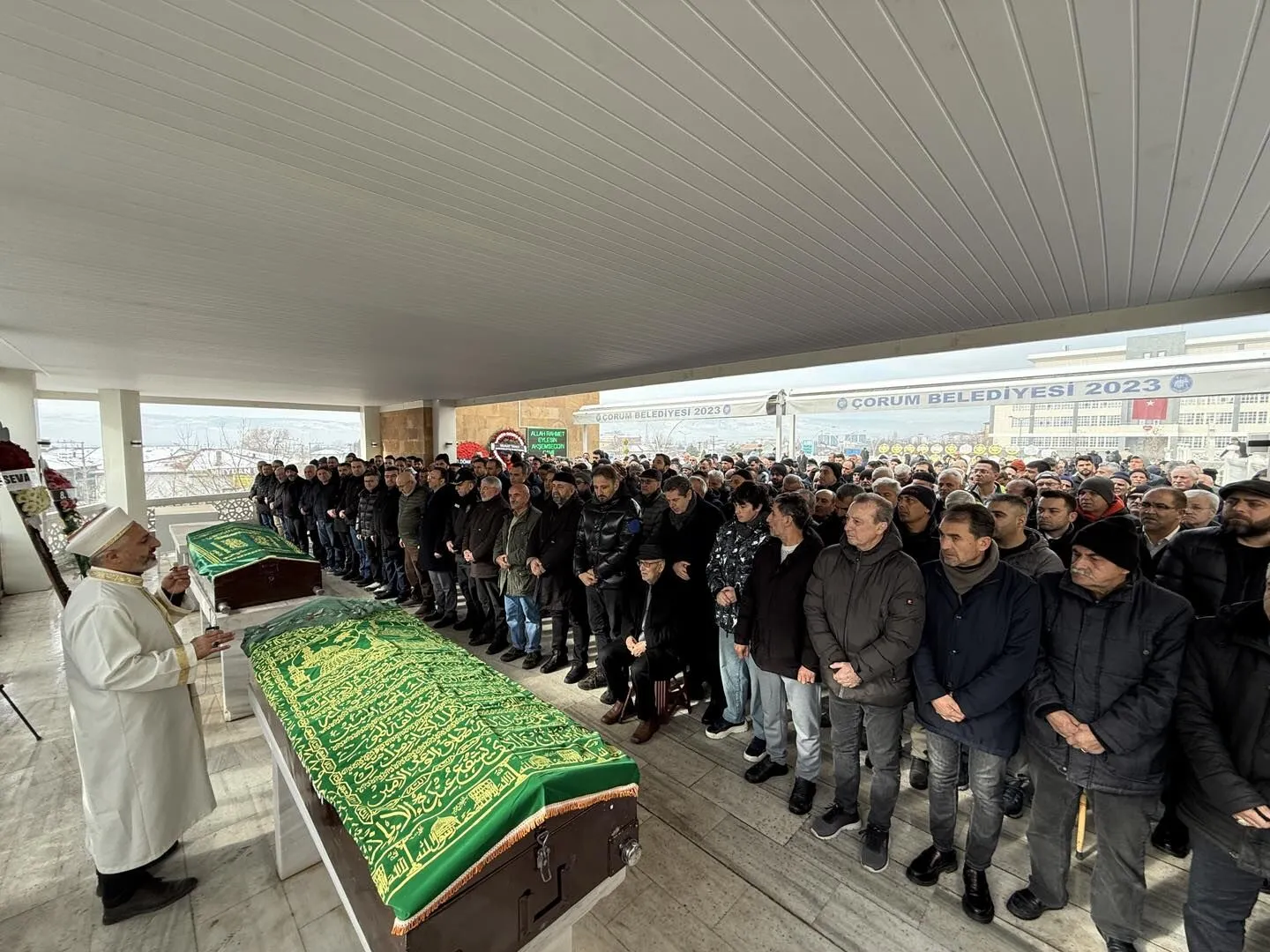 Gazeteci ve televizyoncu Cüneyt Özdemir’in annesi Hamiyet Özdemir hayatını kaybetti.