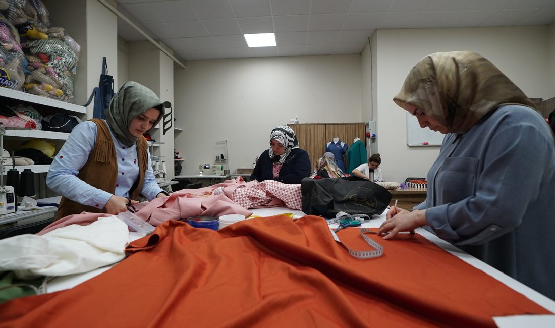 Büyükşehir Belediyesinin Meslek Edindirme Kursları’nda (KAMEK) bahar dönemi başladı. 26