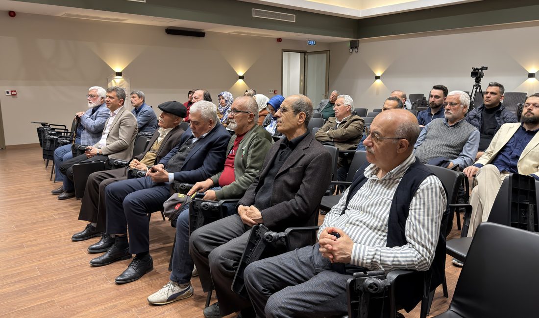 Büyükşehir Belediyesinin düzenlediği söyleşide edebiyatseverlerle bir araya gelen Türkiye’nin önemli