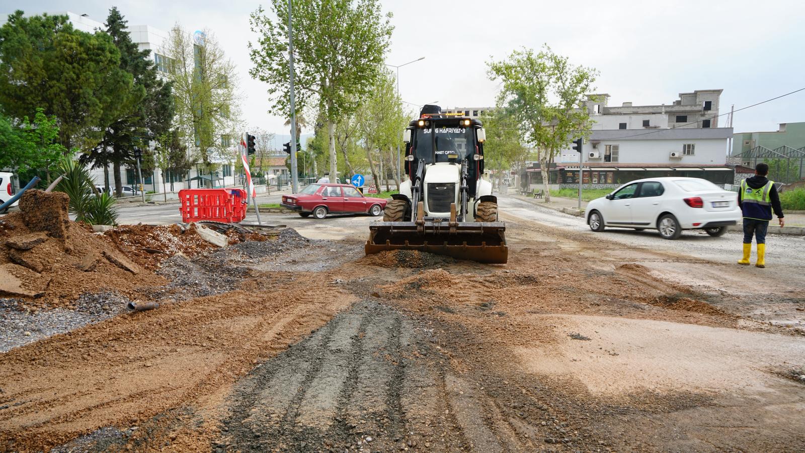 Büyükşehir Belediyesi ve KASKİ ekipleri, aşırı sağanak yağış alan bölgelerde