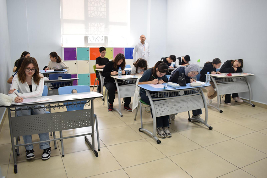 Beyza Fen ve Anadolu Lisesi ile Fenomen Eğitim Kurumları’ndan LGS Prova Sınavı!!! Öğrenciler Gerçek Sınav Atmosferinde Kendilerini Test Etme İmkânı Buldular Kahramanmaraş’ta eğitim alanındaki başarılı çalışmalarıyla dikkat çeken Beyza Fen ve